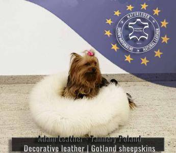 Fårskinn - Hundsängar - Made by Nature - Skapad av Adam Leather - Garveri Polen - Dekorativt läder | Gotländska fårskinn