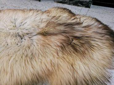 Fårskinn - Varmt och behagligt - naturliga Melarade fårskinn