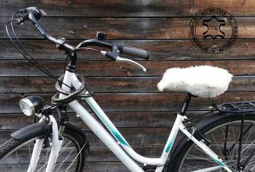 Fårskinn - Fårskinnsöverdrag - den perfekta lösningen för älskare av långa cykelturer och ett måste för seriösa cyklister!