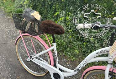 Fårskinn - Fårskinnssätesöverdrag är ett värdefullt tillskott som kommer att förbättra din cykelupplevelse.